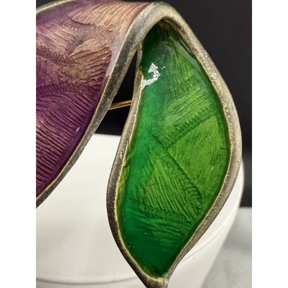 Vintage Brooch‎ Gold Tone Enamel Flower Leaf Purple Green Spring